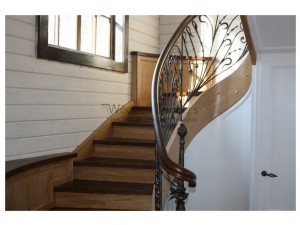 Деревянная лестница из ясеня КП "Финская деревня"