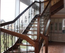 Деревянная лестница из ясеня КП "Юсупово"